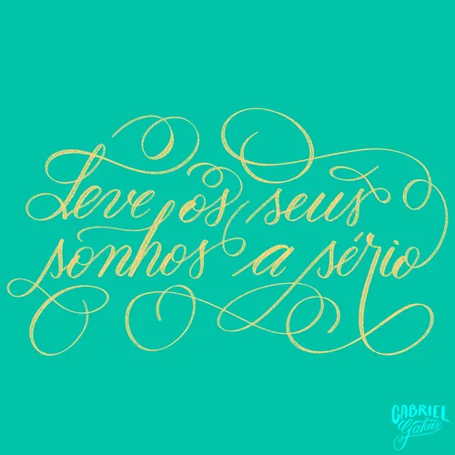 Lettering Leve os seus sonhos a sério, em dourado sobre verde.